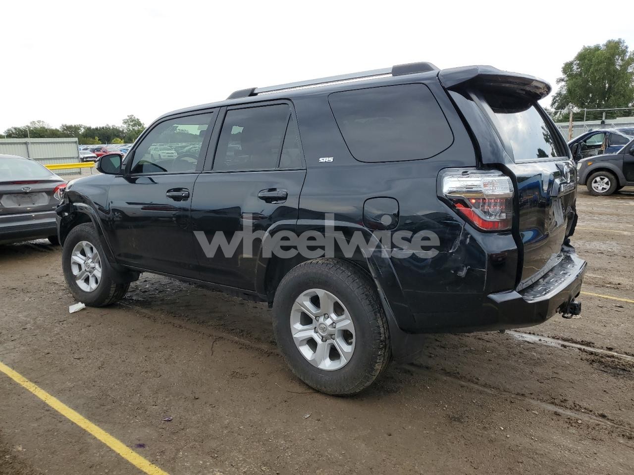 Photo 2 of 2020 TOYOTA 4RUNNER SR5/SR5 PREMIUM (VIN JTEBU5JR5L5752612)