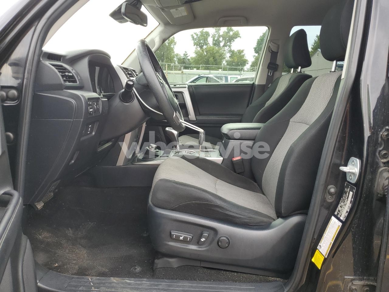 Photo 7 of 2020 TOYOTA 4RUNNER SR5/SR5 PREMIUM (VIN JTEBU5JR5L5752612)