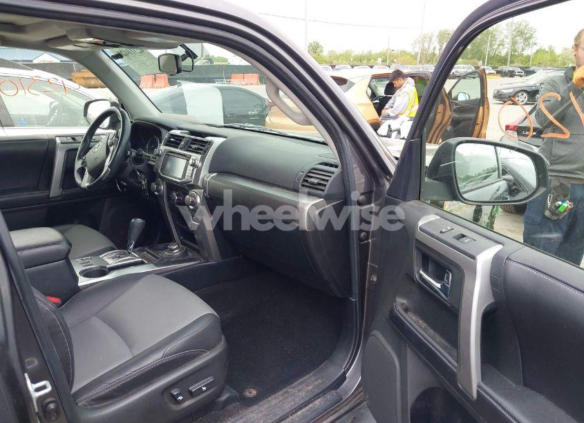 Photo 5 of 2017 Toyota 4runner SR5 PREMIUM (VIN JTEBU5JR6H5413431)