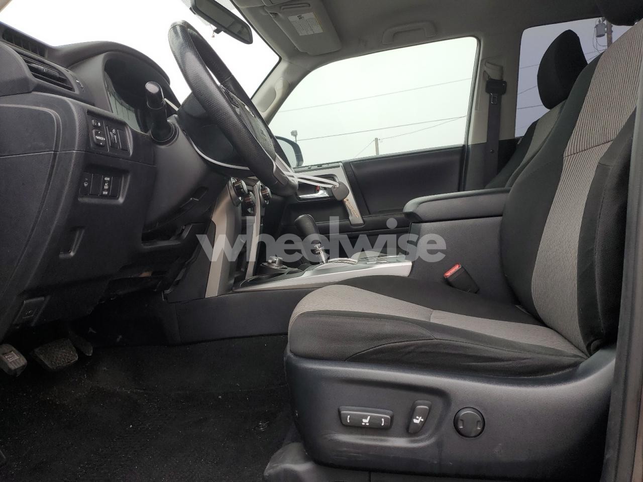 Photo 7 of 2017 TOYOTA 4RUNNER SR5/SR5 PREMIUM (VIN JTEBU5JR6H5451628)