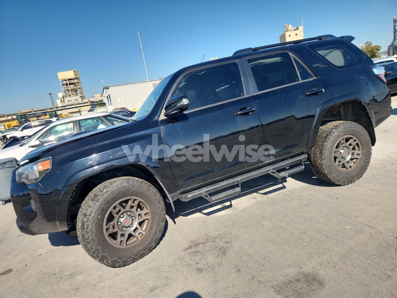 2019 TOYOTA 4RUNNER SR5/SR5 PREMIUM (VIN JTEBU5JR6K5661718) main photo