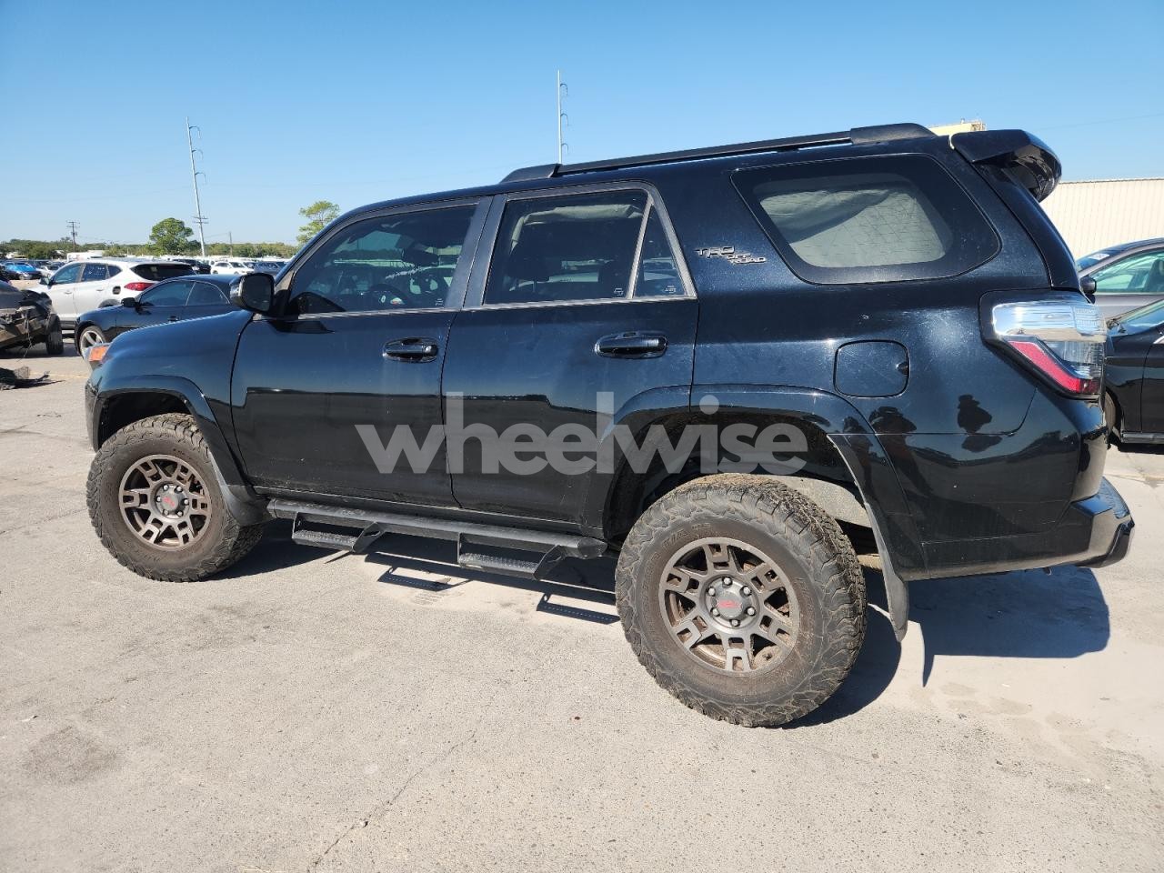 Photo 2 of 2019 TOYOTA 4RUNNER SR5/SR5 PREMIUM (VIN JTEBU5JR6K5661718)