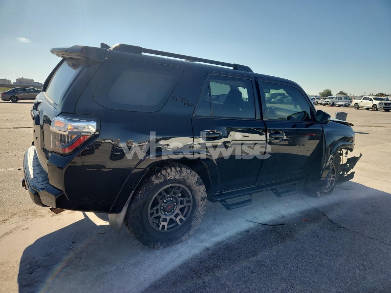 Photo 3 of 2019 TOYOTA 4RUNNER SR5/SR5 PREMIUM (VIN JTEBU5JR6K5661718)