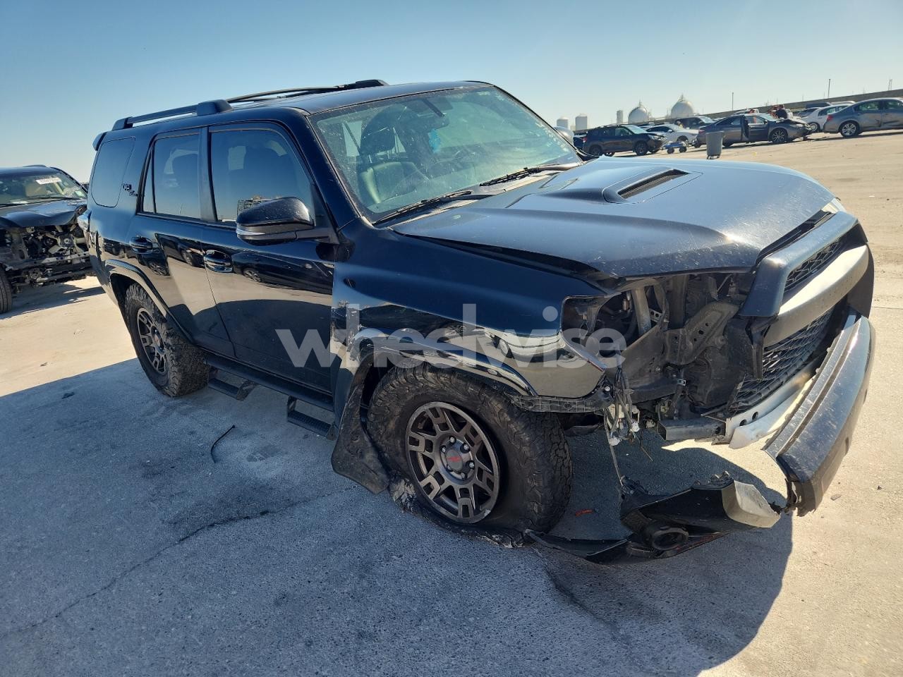 Photo 4 of 2019 TOYOTA 4RUNNER SR5/SR5 PREMIUM (VIN JTEBU5JR6K5661718)