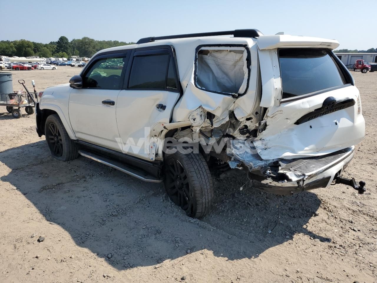 Photo 2 of 2020 TOYOTA 4RUNNER SR5/SR5 PREMIUM (VIN JTEBU5JR6L5772416)