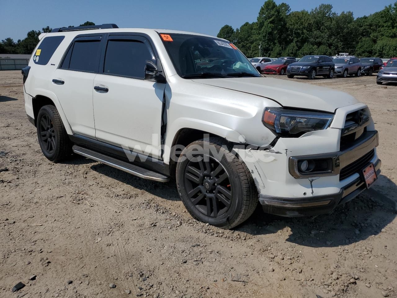 Photo 4 of 2020 TOYOTA 4RUNNER SR5/SR5 PREMIUM (VIN JTEBU5JR6L5772416)