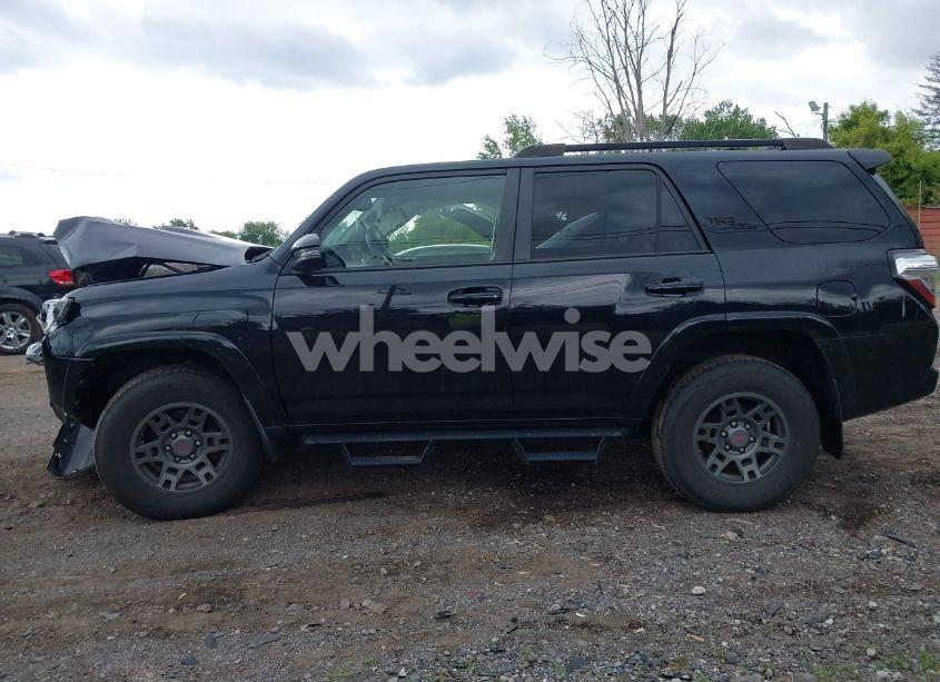 Photo 14 of 2020 Toyota 4runner SR5/SR5 PREMIUM/VENTURE/LIMITED/NIGHT SHADE/TRD OFF ROAD/TRD OFF ROAD PREMIUM/TRD PRO (VIN JTEBU5JR6L5780130)