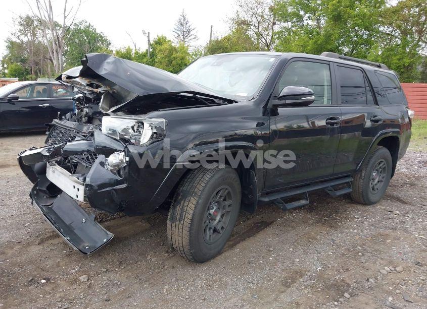 Photo 2 of 2020 Toyota 4runner SR5/SR5 PREMIUM/VENTURE/LIMITED/NIGHT SHADE/TRD OFF ROAD/TRD OFF ROAD PREMIUM/TRD PRO (VIN JTEBU5JR6L5780130)