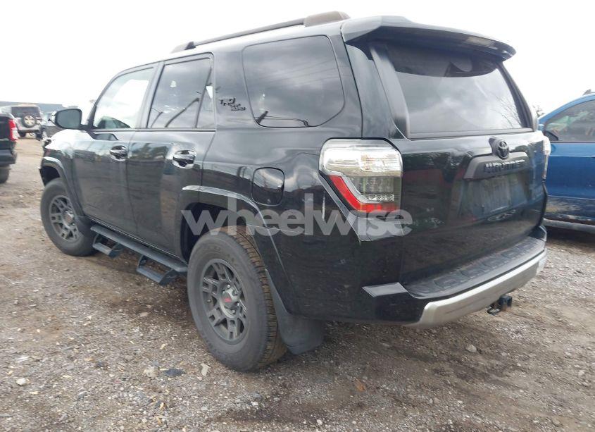 Photo 3 of 2020 Toyota 4runner SR5/SR5 PREMIUM/VENTURE/LIMITED/NIGHT SHADE/TRD OFF ROAD/TRD OFF ROAD PREMIUM/TRD PRO (VIN JTEBU5JR6L5780130)