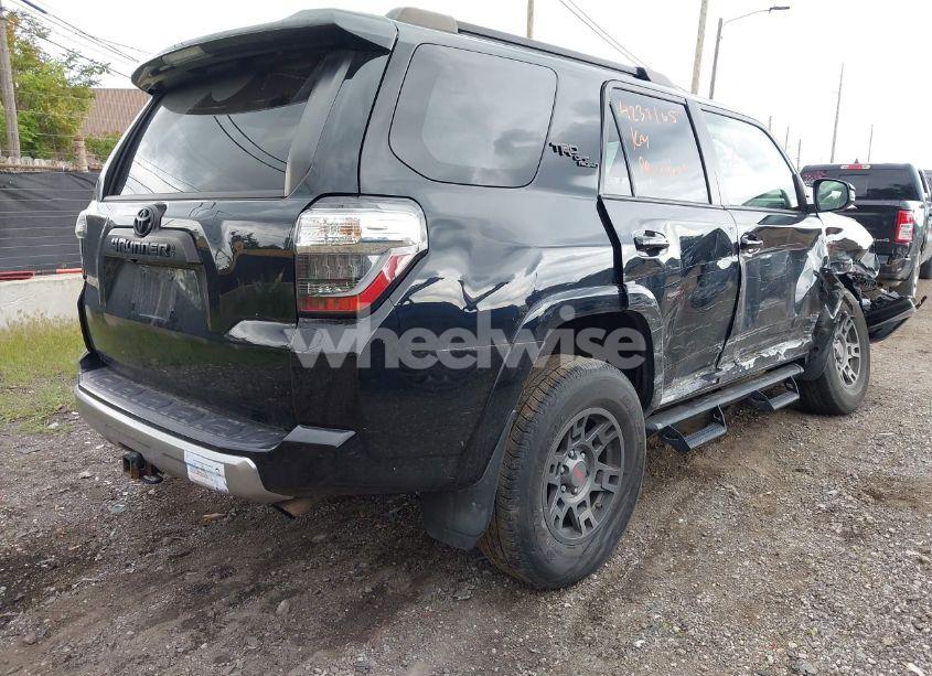 Photo 4 of 2020 Toyota 4runner SR5/SR5 PREMIUM/VENTURE/LIMITED/NIGHT SHADE/TRD OFF ROAD/TRD OFF ROAD PREMIUM/TRD PRO (VIN JTEBU5JR6L5780130)