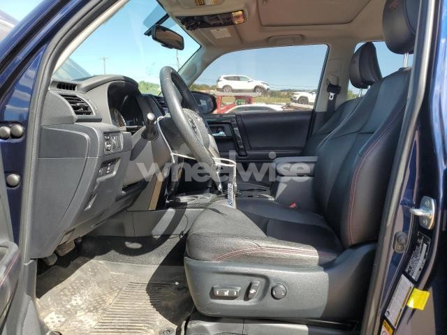 Photo 9 of 2018 TOYOTA 4RUNNER SR5/SR5 PREMIUM (VIN JTEBU5JR7J5565255)