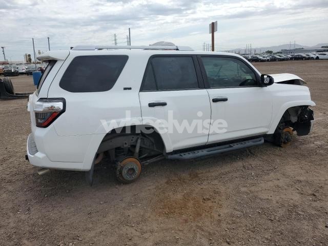 Photo 2 of 2018 TOYOTA 4RUNNER SR5/SR5 PREMIUM (VIN JTEBU5JR7J5599762)