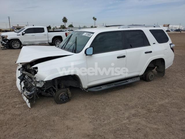 Photo 4 of 2018 TOYOTA 4RUNNER SR5/SR5 PREMIUM (VIN JTEBU5JR7J5599762)