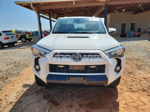 Photo 10 of 2020 TOYOTA 4RUNNER SR5/SR5 PREMIUM (VIN JTEBU5JR7L5816858)