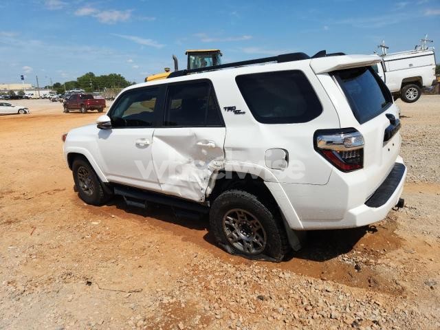 Photo 12 of 2020 TOYOTA 4RUNNER SR5/SR5 PREMIUM (VIN JTEBU5JR7L5816858)