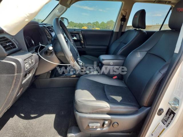 Photo 3 of 2020 TOYOTA 4RUNNER SR5/SR5 PREMIUM (VIN JTEBU5JR7L5816858)