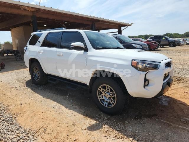 Photo 6 of 2020 TOYOTA 4RUNNER SR5/SR5 PREMIUM (VIN JTEBU5JR7L5816858)