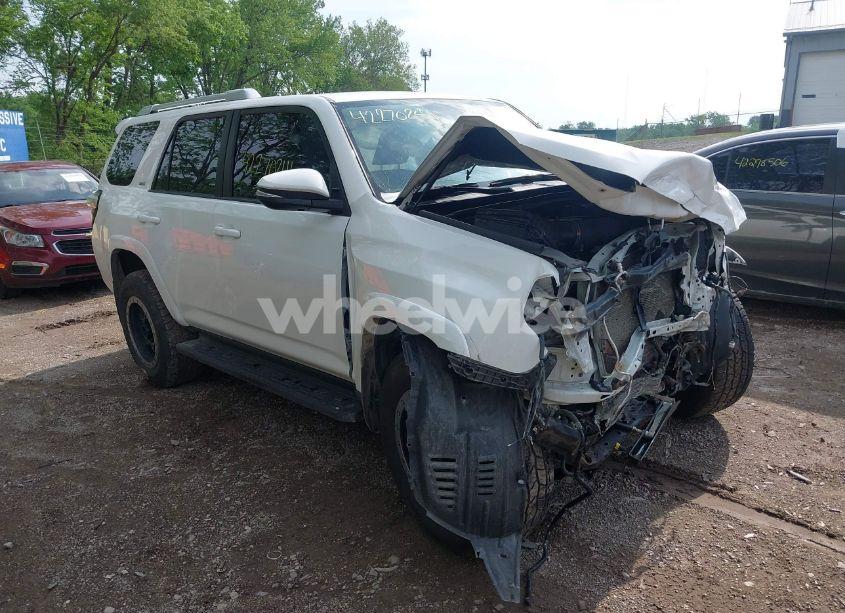 2016 Toyota 4runner SR5 PREMIUM (VIN JTEBU5JR8G5336284) main photo