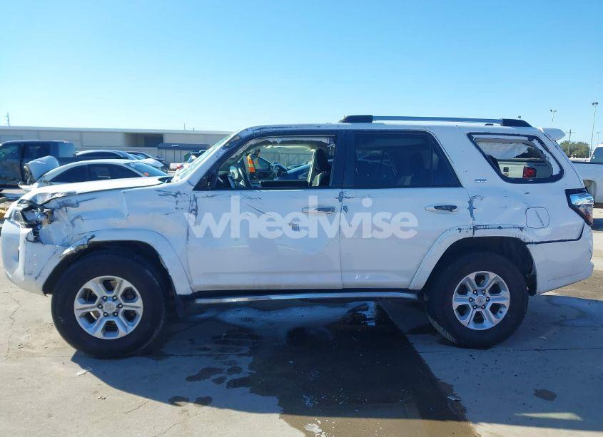 Photo 14 of 2019 Toyota 4runner SR5 (VIN JTEBU5JR8K5661512)