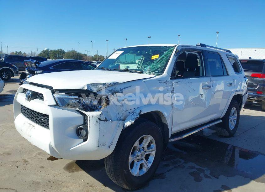 Photo 2 of 2019 Toyota 4runner SR5 (VIN JTEBU5JR8K5661512)