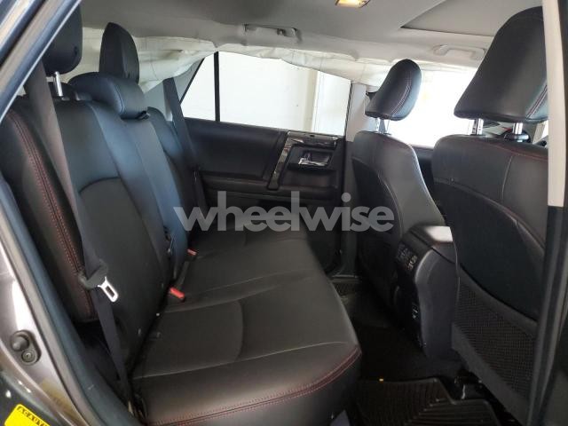 Photo 4 of 2019 TOYOTA 4RUNNER SR5/SR5 PREMIUM (VIN JTEBU5JR8K5726505)