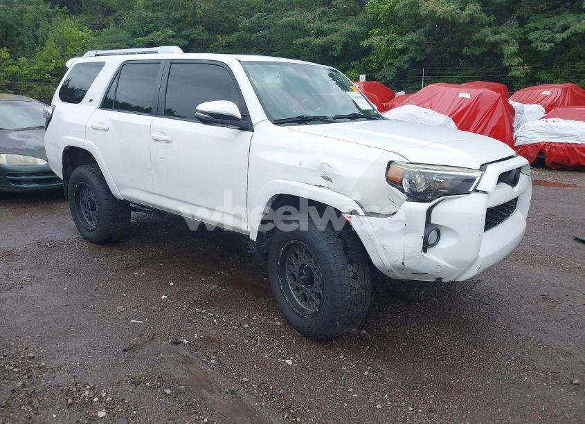 2015 Toyota 4runner SR5 PREMIUM (VIN JTEBU5JR9F5256023) main photo