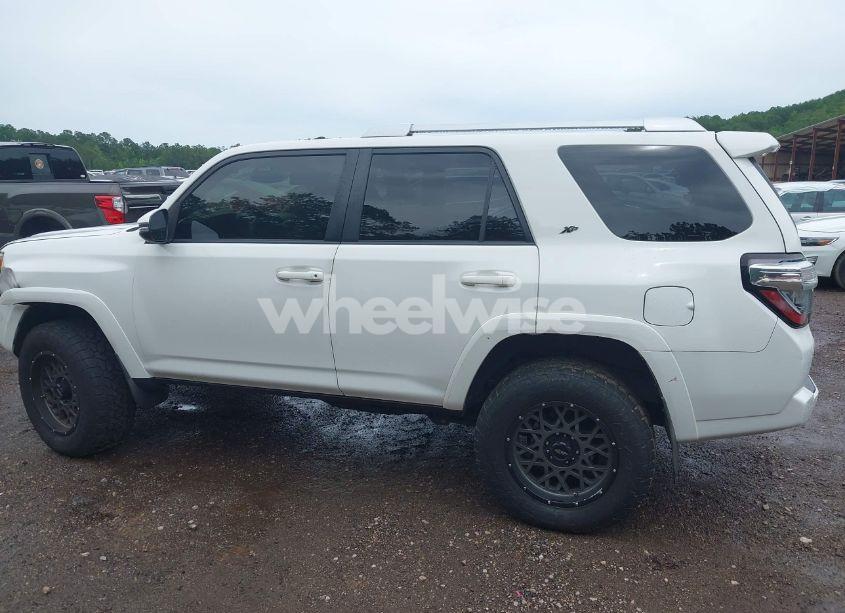 Photo 14 of 2015 Toyota 4runner SR5 PREMIUM (VIN JTEBU5JR9F5256023)