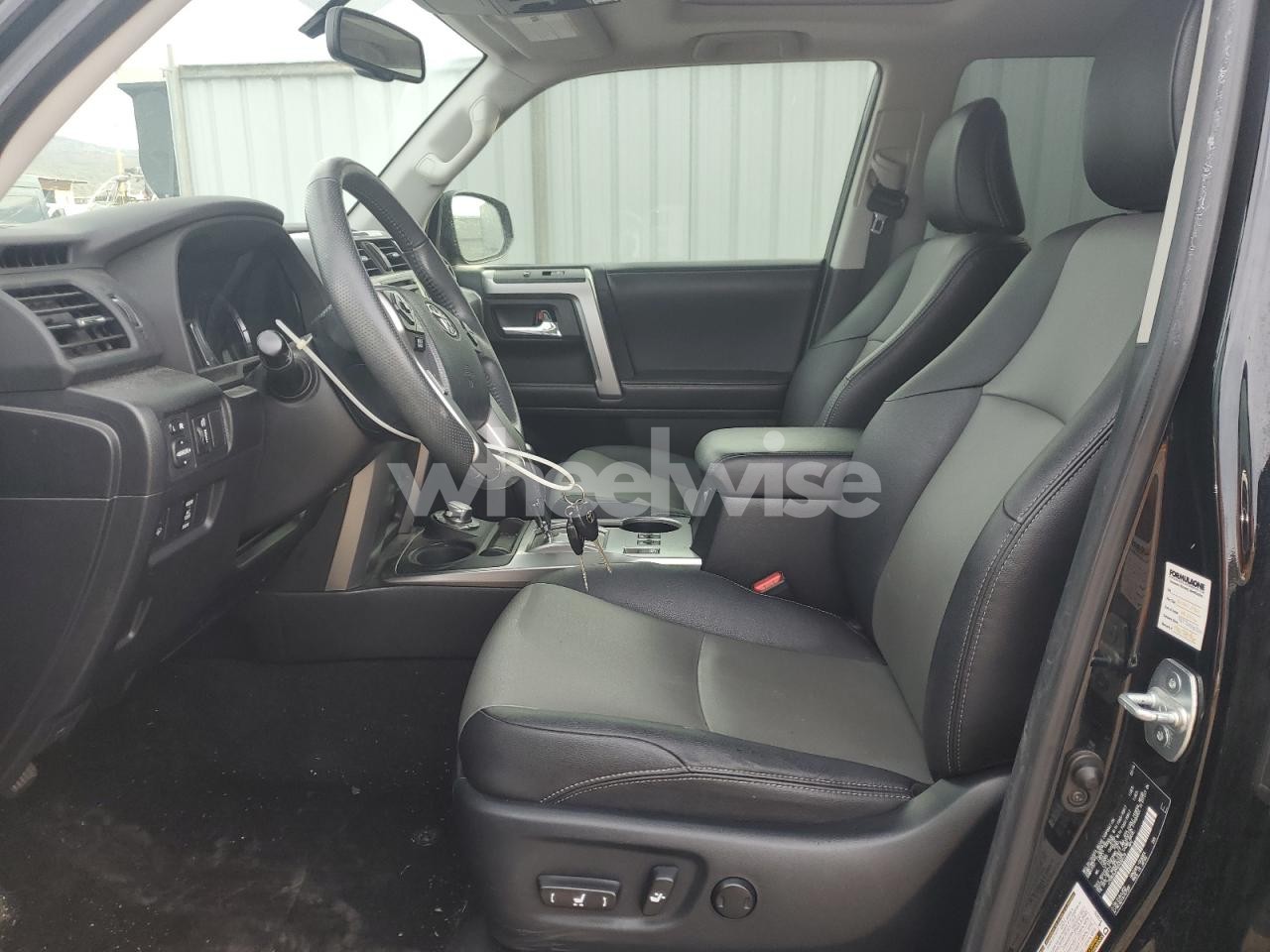 Photo 7 of 2016 TOYOTA 4RUNNER SR5/SR5 PREMIUM (VIN JTEBU5JR9G5335578)