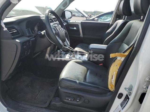 2018 TOYOTA 4RUNNER SR5/SR5 PREMIUM (VIN JTEBU5JR9J5557335) main photo