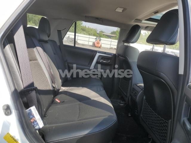 Photo 9 of 2018 TOYOTA 4RUNNER SR5/SR5 PREMIUM (VIN JTEBU5JR9J5557335)