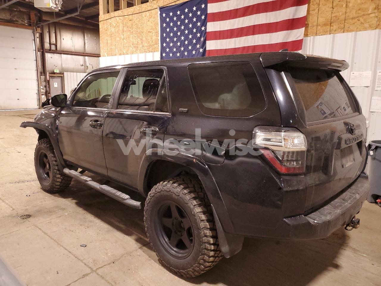Photo 2 of 2019 TOYOTA 4RUNNER SR5/SR5 PREMIUM (VIN JTEBU5JR9K5628177)