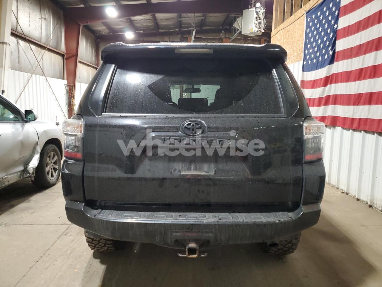 Photo 6 of 2019 TOYOTA 4RUNNER SR5/SR5 PREMIUM (VIN JTEBU5JR9K5628177)