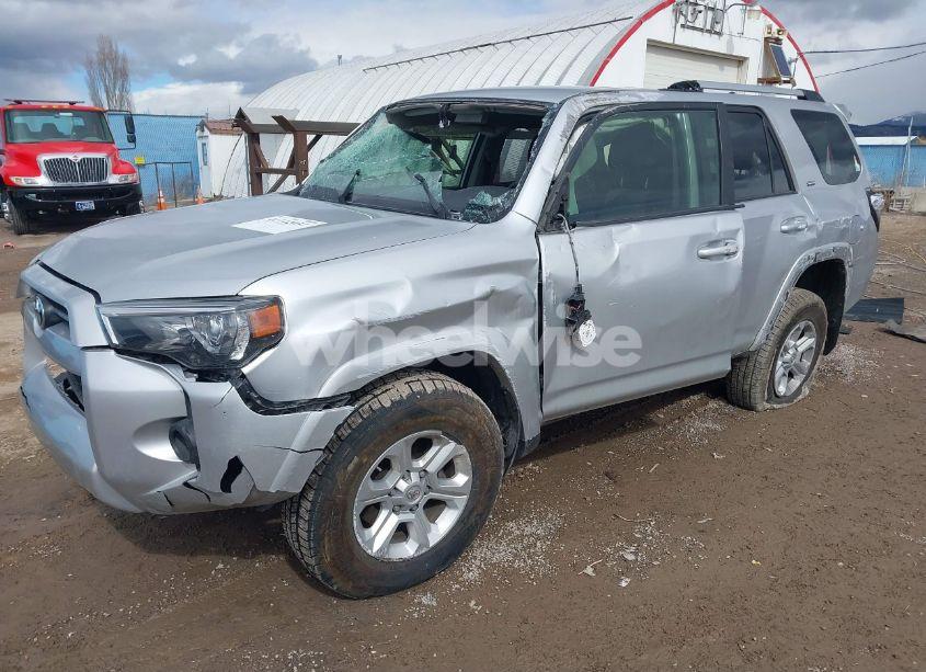 Photo 2 of 2020 Toyota 4runner SR5 (VIN JTEBU5JR9L5740625)