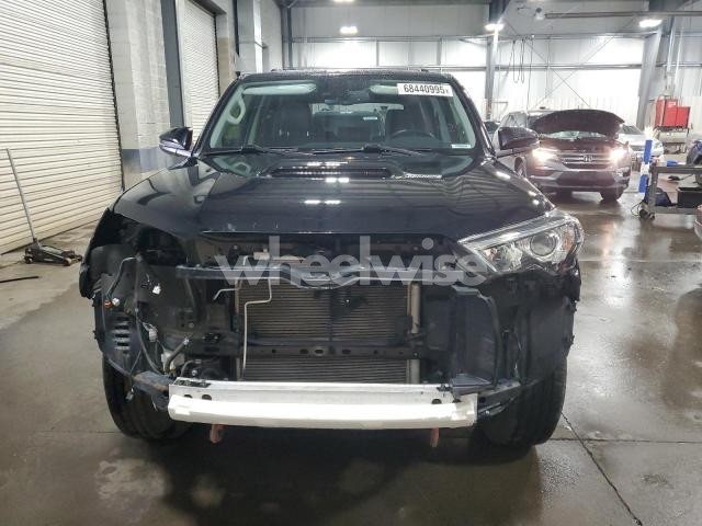 Photo 4 of 2020 TOYOTA 4RUNNER SR5/SR5 PREMIUM (VIN JTEBU5JR9L5755061)