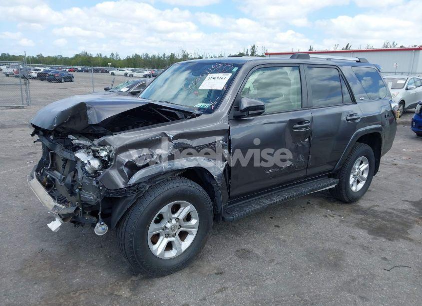 Photo 2 of 2019 Toyota 4runner SR5 (VIN JTEBU5JRXK5638880)