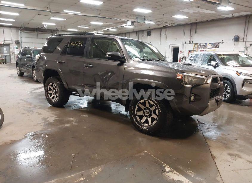 2019 Toyota 4runner TRD OFF ROAD PREMIUM (VIN JTEBU5JRXK5656263) main photo