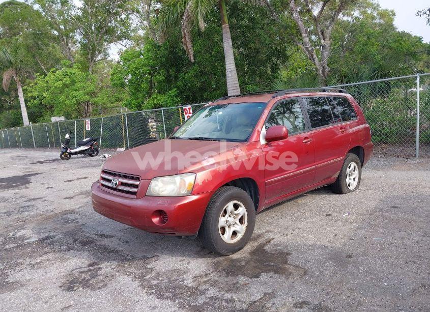 Photo 2 of 2005 Toyota Highlander (VIN JTEDD21A150122037)
