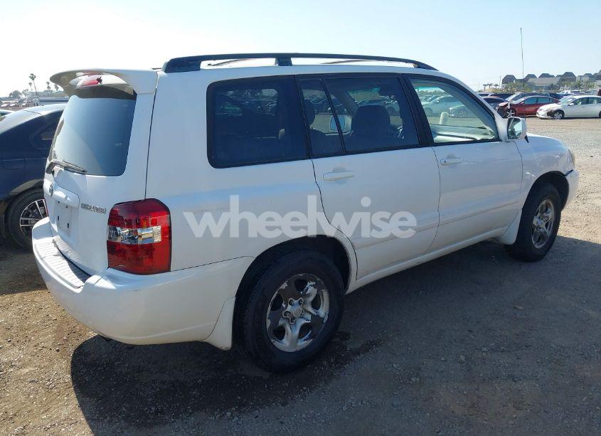 Photo 4 of 2005 Toyota Highlander (VIN JTEDD21A750119496)