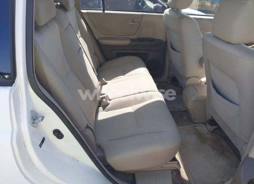 Photo 8 of 2005 Toyota Highlander (VIN JTEDD21A750119496)