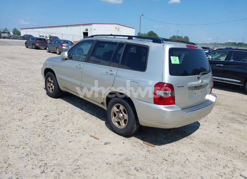 Photo 3 of 2005 Toyota Highlander (VIN JTEDD21A750122785)
