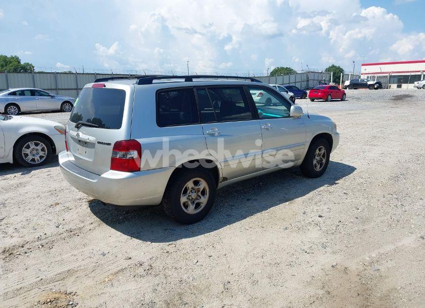 Photo 4 of 2005 Toyota Highlander (VIN JTEDD21A750122785)