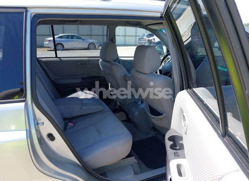 Photo 8 of 2005 Toyota Highlander (VIN JTEDD21A750122785)