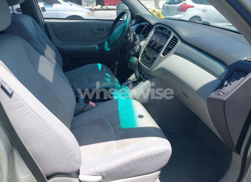 Photo 5 of 2005 Toyota Highlander V6 (VIN JTEDP21A050087191)