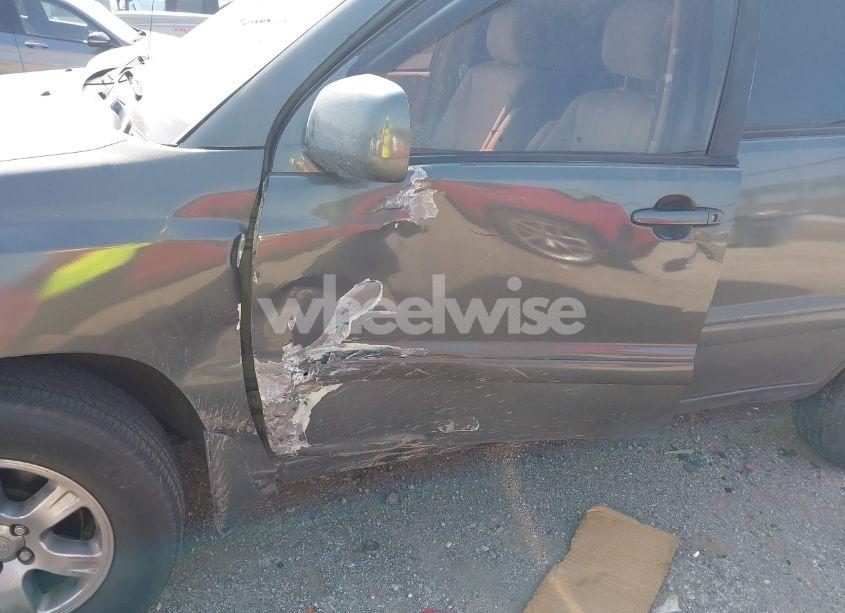 Photo 6 of 2005 Toyota Highlander V6 (VIN JTEDP21A250078251)