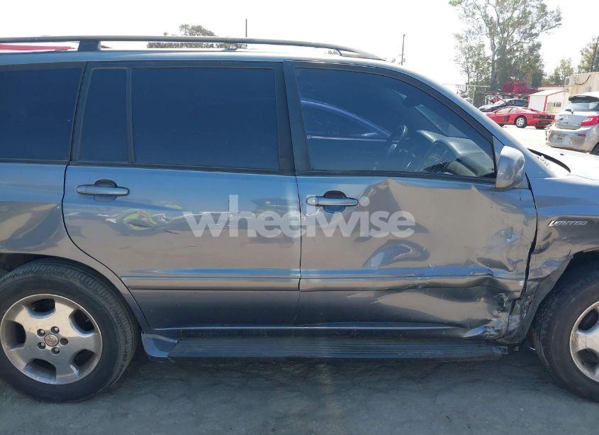 Photo 13 of 2005 Toyota Highlander LIMITED V6 (VIN JTEDP21A350084205)