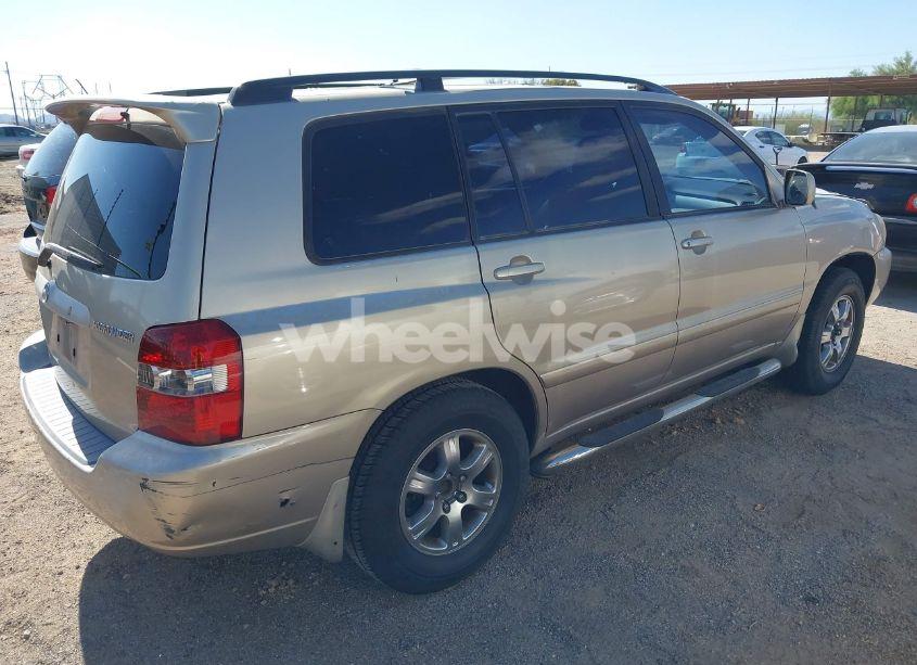 Photo 4 of 2005 Toyota Highlander V6 (VIN JTEDP21A450075111)