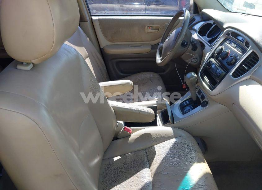 Photo 5 of 2005 Toyota Highlander V6 (VIN JTEDP21A450075111)