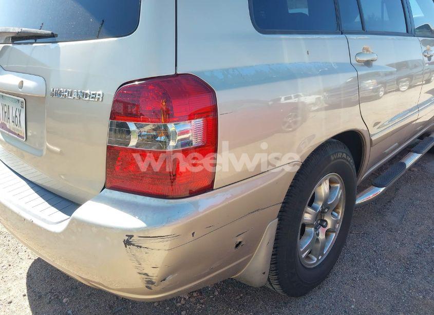 Photo 6 of 2005 Toyota Highlander V6 (VIN JTEDP21A450075111)