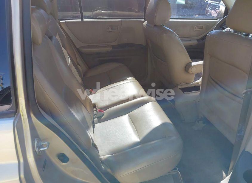 Photo 8 of 2005 Toyota Highlander V6 (VIN JTEDP21A450075111)