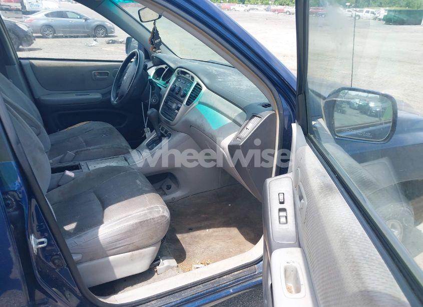 Photo 5 of 2005 Toyota Highlander V6 (VIN JTEDP21A750088922)